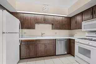 4716 W 106th Pl, Oak Lawn, IL 60453 - Photo 9