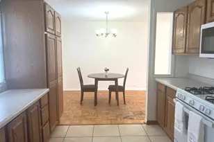 7040 Meadowbrook Ln, Hanover Park, IL 60133 - Photo 7