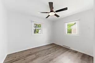 220 Park Dr, Joliet, IL 60436 - Photo 9