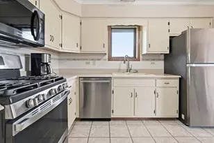 11111 Heritage Dr, Palos Hills, IL 60465 - Photo 15