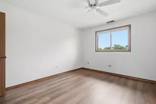 11111 Heritage Dr, Palos Hills, IL 60465 - Photo 7