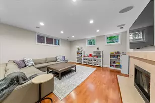 1716 W Wolfram St, Chicago, IL 60657 - Photo 29