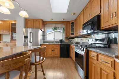 309 Plymouth Lane NW, Bloomingdale, IL 60108 - Photo 5