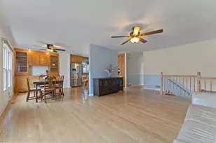 309 Plymouth Ln NW, Bloomingdale, IL 60108 - Photo 3