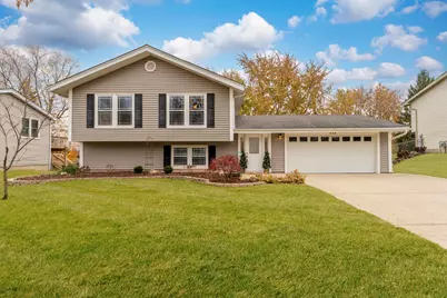 309 Plymouth Lane NW, Bloomingdale, IL 60108 - Photo 1