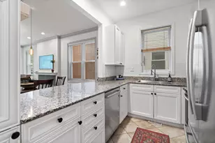 1322 W Belmont Ave, Chicago, IL 60657 - Photo 11