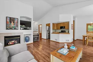 1015 Ellsworth Dr, Grayslake, IL 60030 - Photo 5