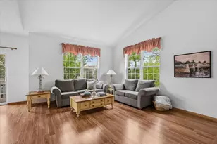 1015 Ellsworth Dr, Grayslake, IL 60030 - Photo 3