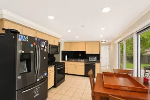 817 Stamford Ct, Schaumburg, IL 60193 - Photo 7
