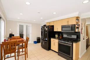 817 Stamford Ct, Schaumburg, IL 60193 - Photo 9
