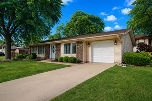 817 Stamford Ct, Schaumburg, IL 60193 - Photo 1