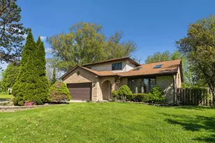160 Aster Ln, Hoffman Estates, IL 60169 - Photo 3