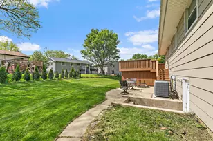 1097 Stratham Ct, Schaumburg, IL 60193 - Photo 29