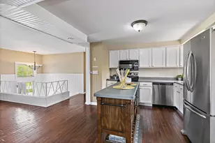 1097 Stratham Ct, Schaumburg, IL 60193 - Photo 9