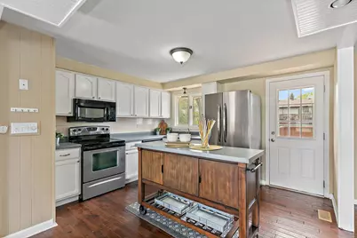 1097 Stratham Court, Schaumburg, IL 60193 - Photo 7