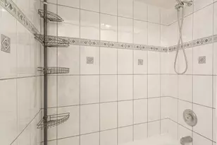 9332 Landings Ln, Des Plaines, IL 60016 - Photo 13
