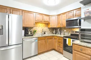 9332 Landings Ln, Des Plaines, IL 60016 - Photo 5