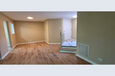 1751 Plymouth Court #B, Wheaton, IL 60189 - Photo 5