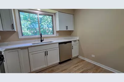 1751 Plymouth Court #B, Wheaton, IL 60189 - Photo 9