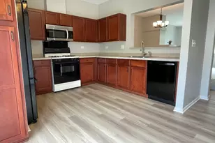 619 Cary Woods Cir, Cary, IL 60013 - Photo 7