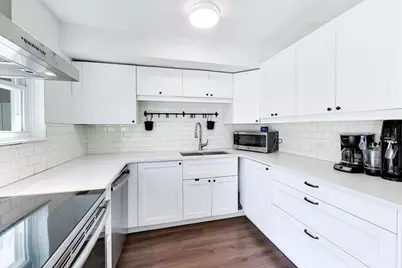 1623 W Belle Plaine Avenue, Chicago, IL 60613 - Photo 9