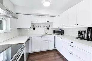 1623 W Belle Plaine Ave, Chicago, IL 60613 - Photo 9