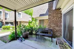 1623 W Belle Plaine Ave, Chicago, IL 60613 - Photo 3