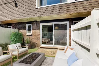 1623 W Belle Plaine Avenue, Chicago, IL 60613 - Photo 11