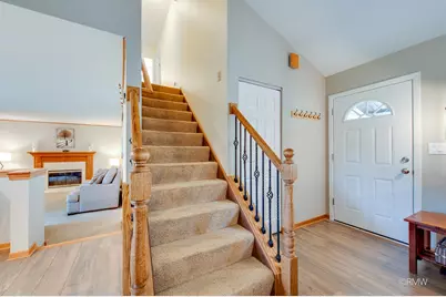 942 W Clearwater Street, Roselle, IL 60172 - Photo 9