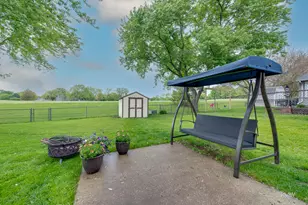 942 W Clearwater St, Roselle, IL 60172 - Photo 29