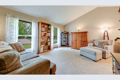 942 W Clearwater Street, Roselle, IL 60172 - Photo 5