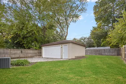 223 Kenloch Avenue, Libertyville, IL 60048 - Photo 15
