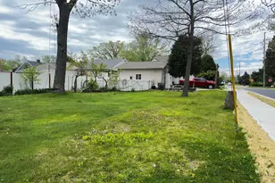 633 S Elmwood Ave, Waukegan, IL 60085 - Photo 19