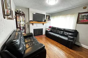 633 S Elmwood Ave, Waukegan, IL 60085 - Photo 9