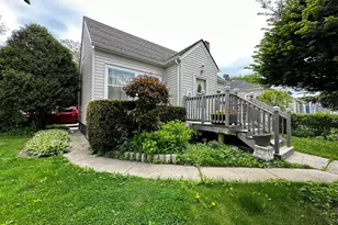 633 S Elmwood Ave, Waukegan, IL 60085 - Photo 5