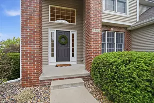 3920 Brookline Ln, Bloomington, IL 61705 - Photo 3