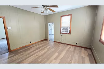 948 E Broadway, Centralia, IL 62801 - Photo 15