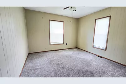 948 E Broadway, Centralia, IL 62801 - Photo 17