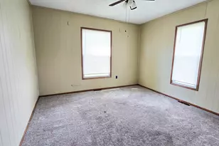 948 E Broadway, Centralia, IL 62801 - Photo 17