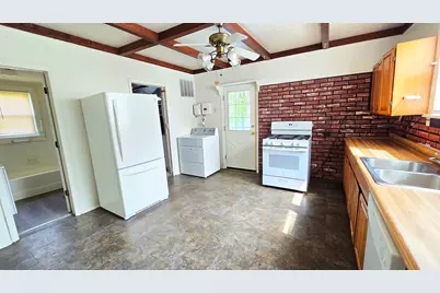 948 E Broadway, Centralia, IL 62801 - Photo 11
