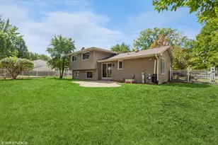 98 Quail Hollow Ct, Naperville, IL 60540 - Photo 17