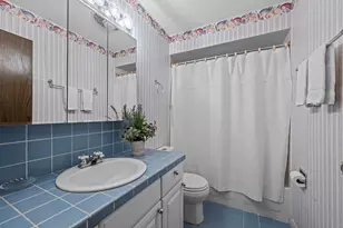 2100 Valencia Dr, Northbrook, IL 60062 - Photo 9