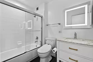 200 W Grand Ave, Chicago, IL 60654 - Photo 13