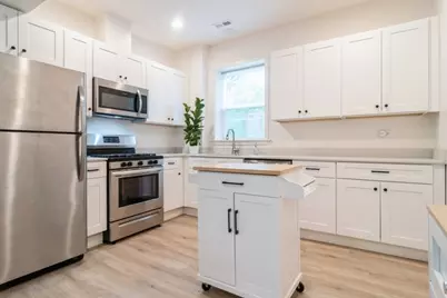 3639 W Iowa Street #2W, Chicago, IL 60651 - Photo 5