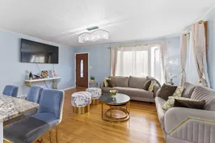 9035 Austin Ave, Morton Grove, IL 60053 - Photo 3