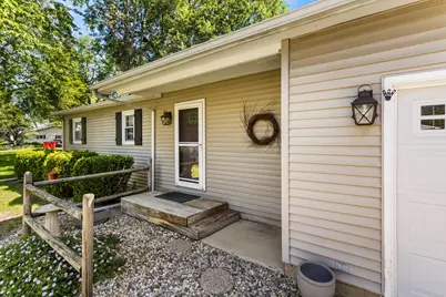 1106 Holiday Drive, Champaign, IL 61821 - Photo 3