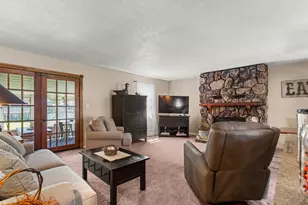 1106 Holiday Dr, Champaign, IL 61821 - Photo 11