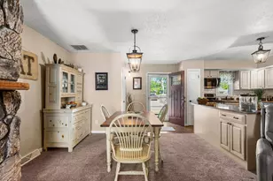 1106 Holiday Dr, Champaign, IL 61821 - Photo 5