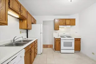 1303 Woodside Ct, Schaumburg, IL 60193 - Photo 11