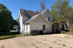 706 Dewey St, Harvard, IL 60033 - Photo 5